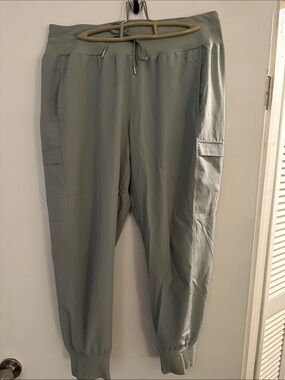CALIA by Carrie Underwood Sage Green Women's Cargo Joggers